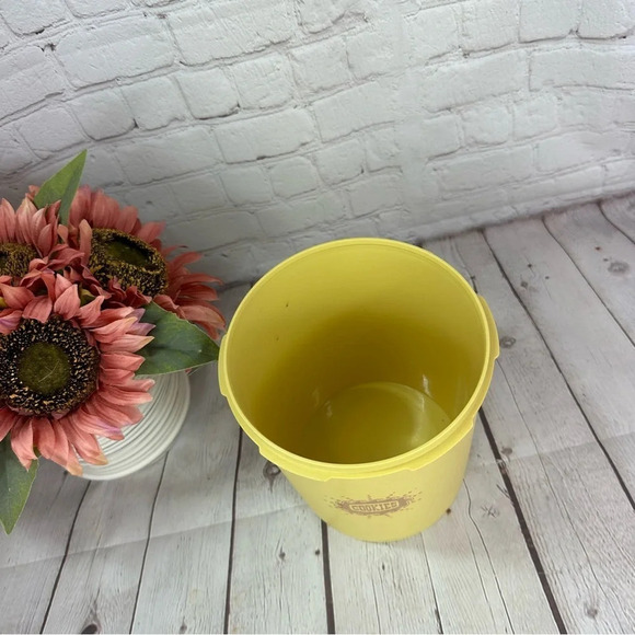 vintage tupperware COOKIES 6.5in Canister - Picture 2 of 4